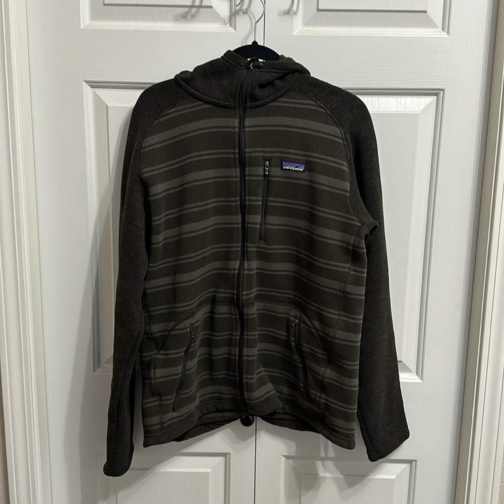 Men’s Patagonia Large Zippered/hooded sweatshirt